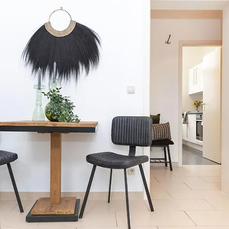 Modern & Stylish For 3: Smart Tv