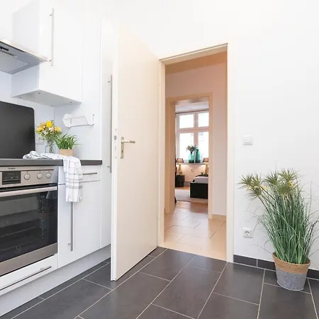 Modern & Stylish For 3: Smart Tv Essen