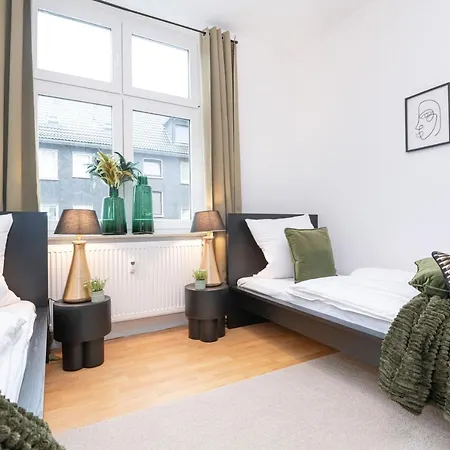 Modern & Stylish For 3: Smart Tv Apartment Essen